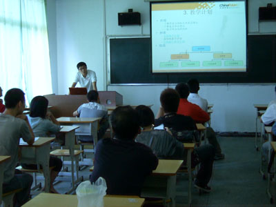 曹宏主任介紹網絡教育和弘成學院的情況